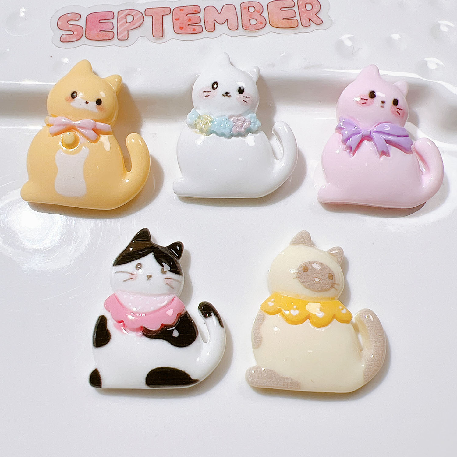 Resin Art Earrings Material - 10/20 ชิ้น อุปกรณ์ตกแต่งเรซิ่นรูปแมวผูกโบว์น่ารัก สำหรับงาน Scrapbooking ต่างหู