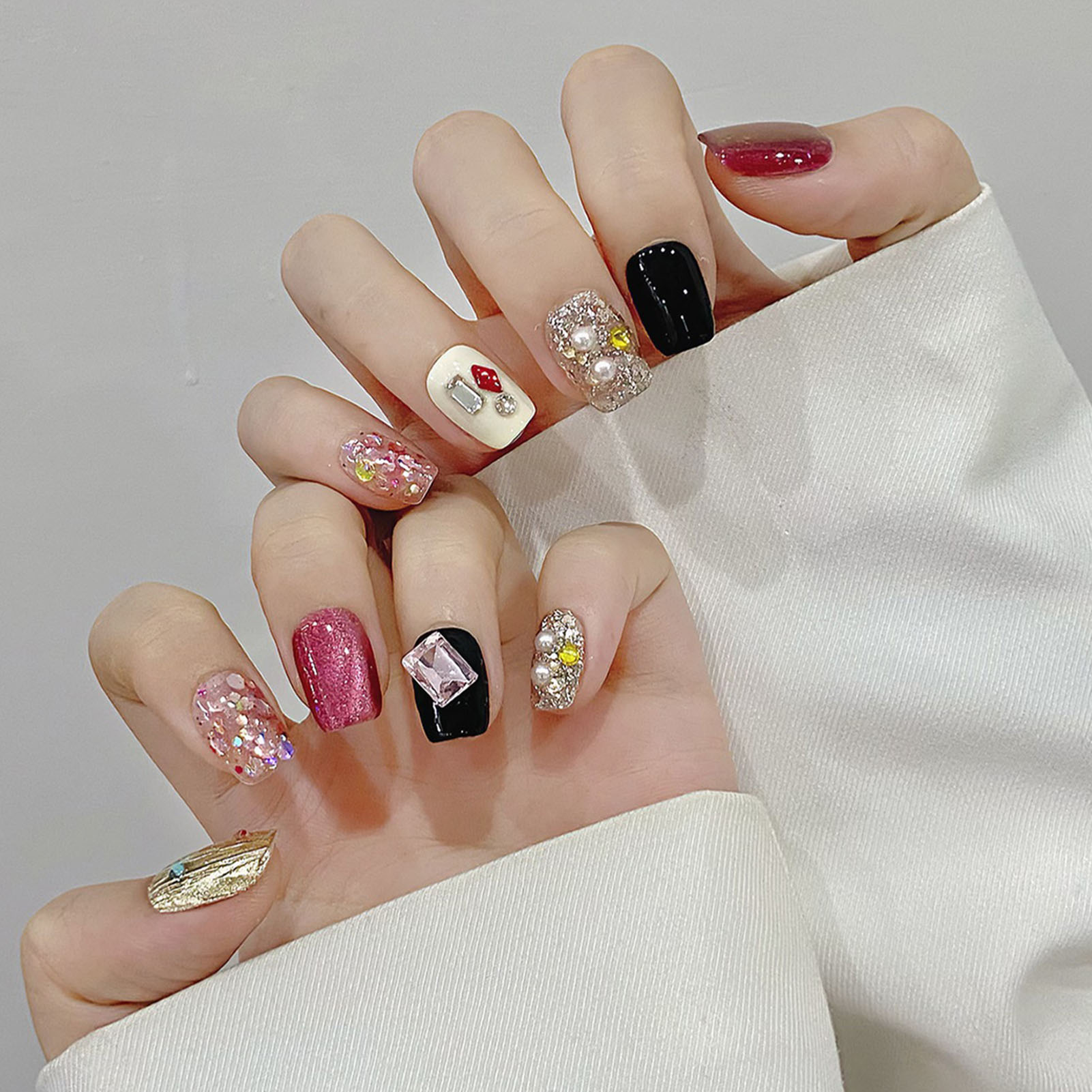 เล็บปลอมสีชมพูแวววาวแบบทำด้วยม - Resin Art Glitter บทวิจารณ์และราคา