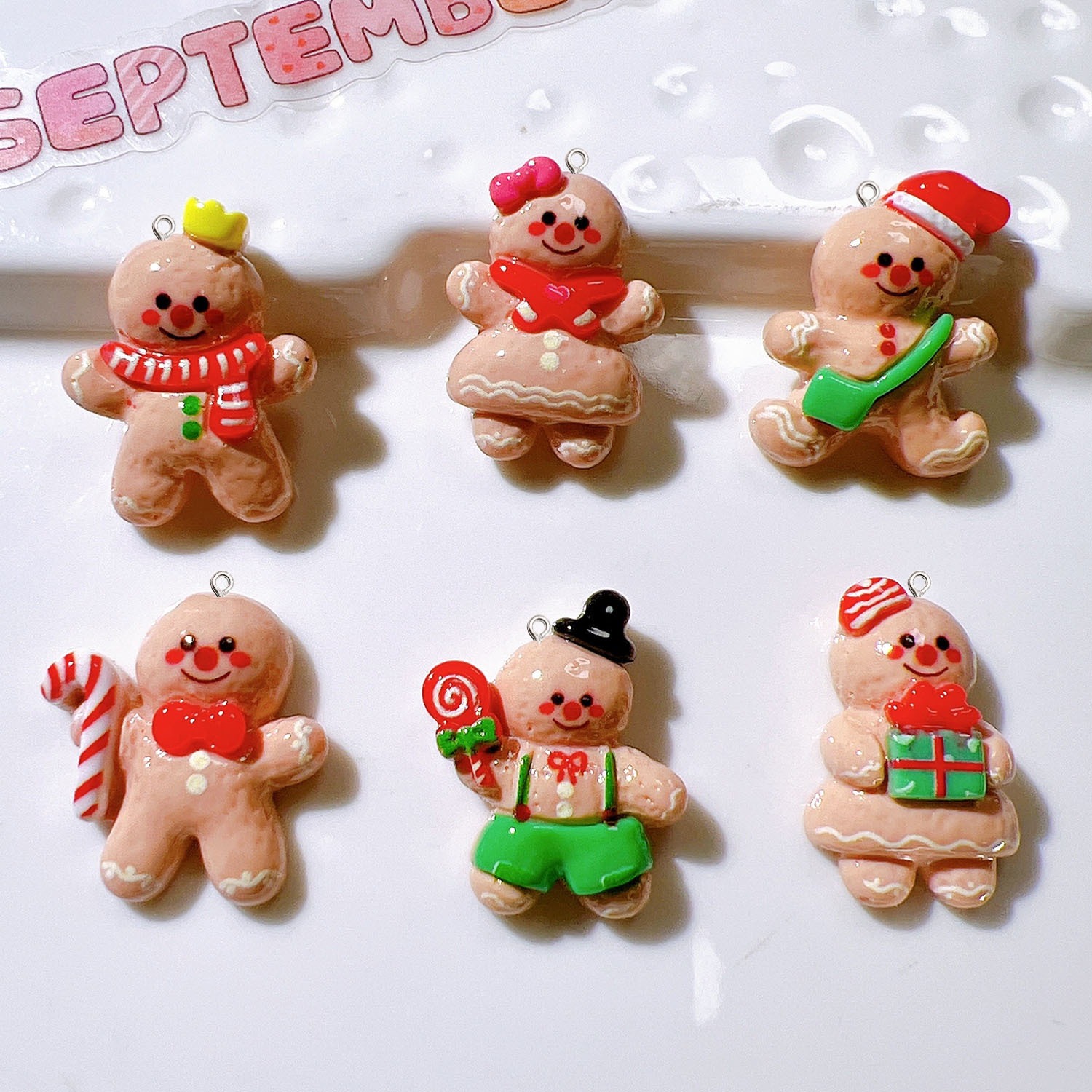 จี้เรซิ่นรูปตุ๊กตาคริสต์มาสน่า - Resin Art Earrings Material บทวิจารณ์และราคา